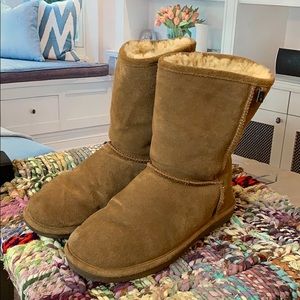 Brown Bear paw size 9 winter boots.